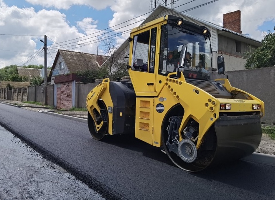 В Кировском районе Волгограда завершают ремонт дороги на улице Пожарского